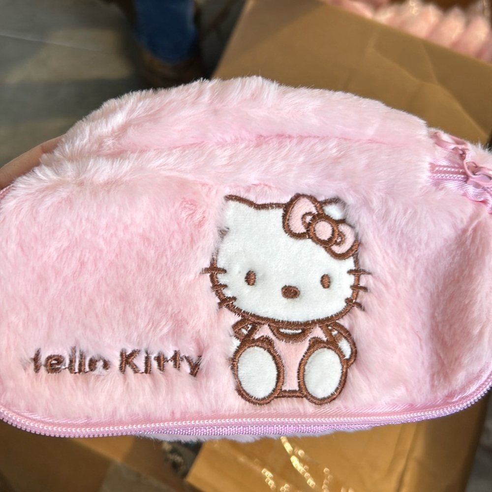 Hello kitty plush beauty bag